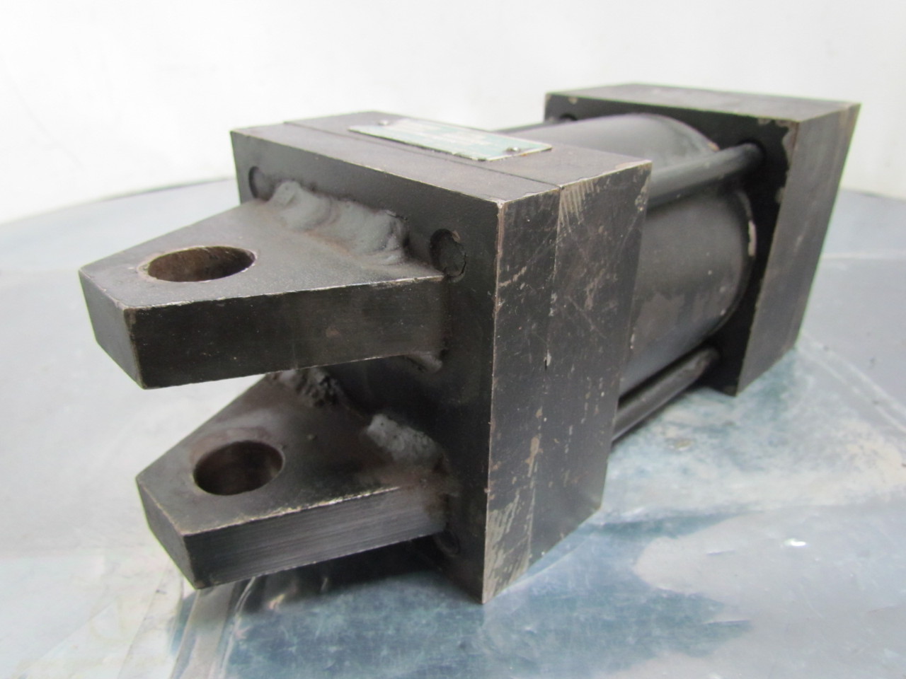 Parker BC2A142 Pneumatic Air cylinder 31/4" Bore 2" Stroke Clevis