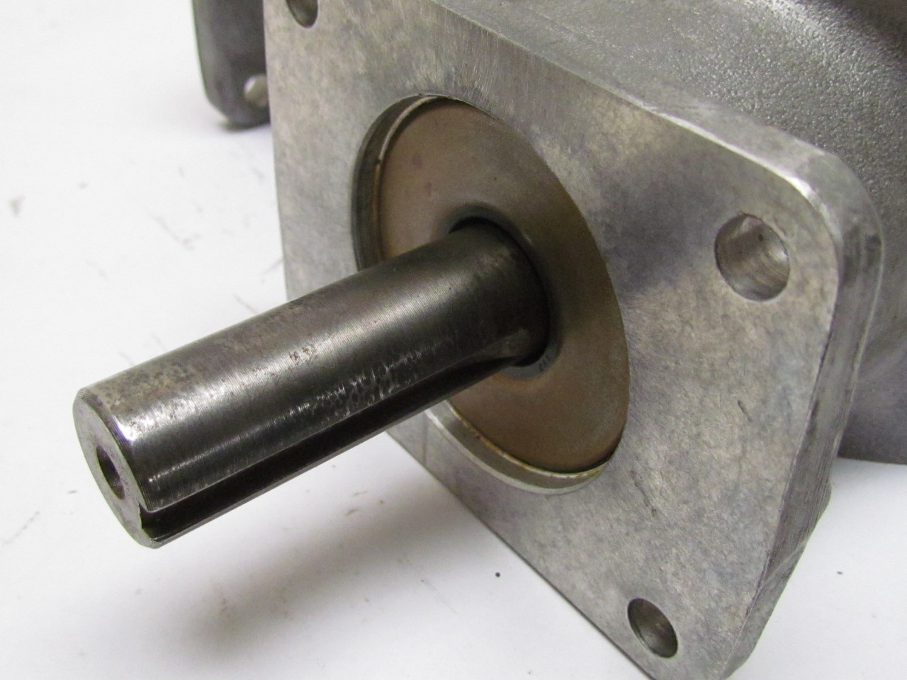 Boston Right Angle SpiralBevel Gear Drive Gearbox 21 Ratio 1.83Hp