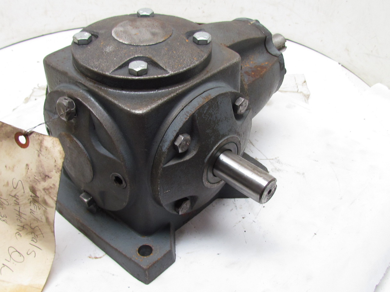 Boston Right Angle Spiral Bevel Speed Reducer Gearbox 11 Ratio 26Hp