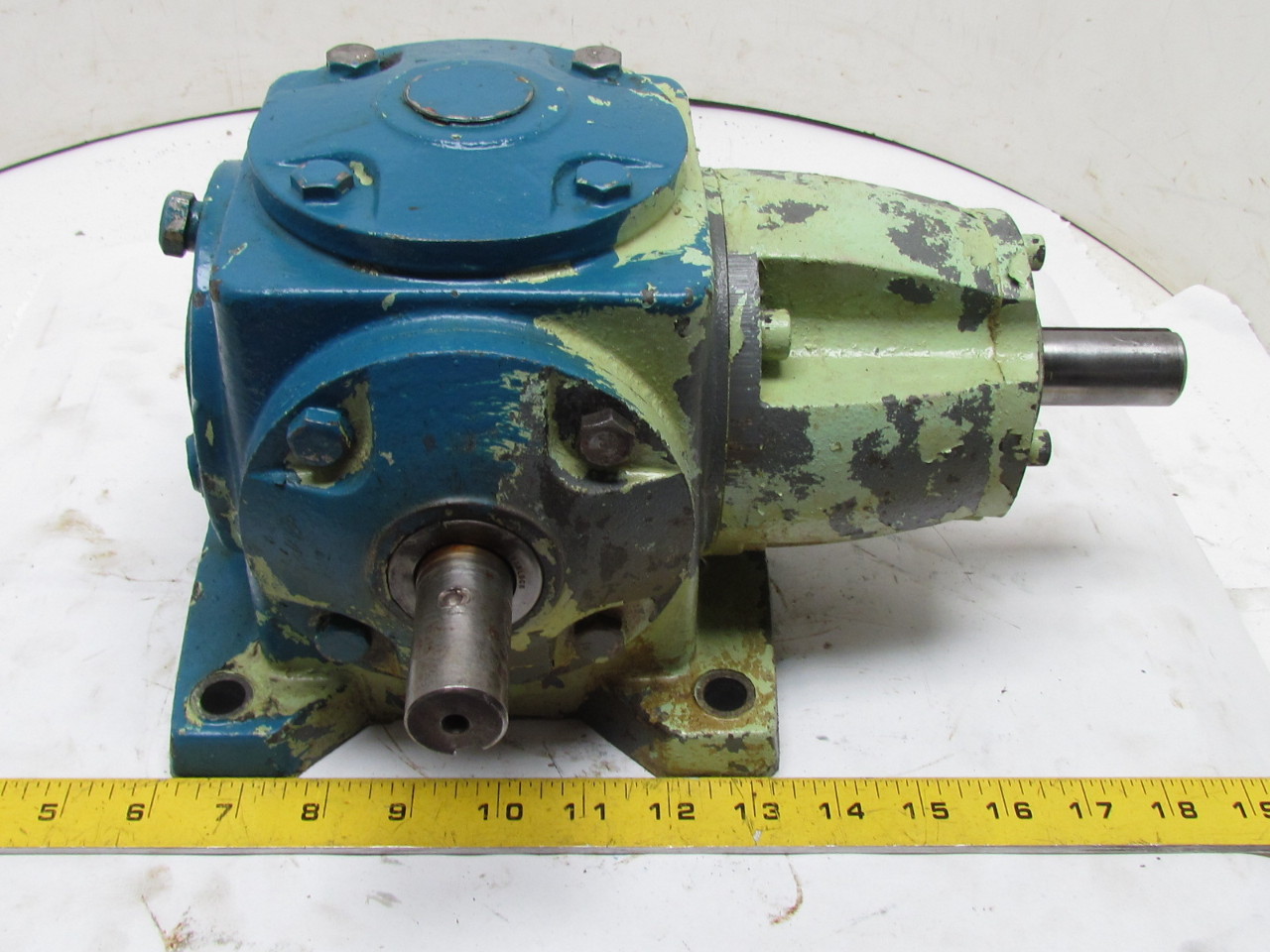 Boston Right Angle Spiral Bevel Speed Reducer Gear Box 11Ratio 26Hp