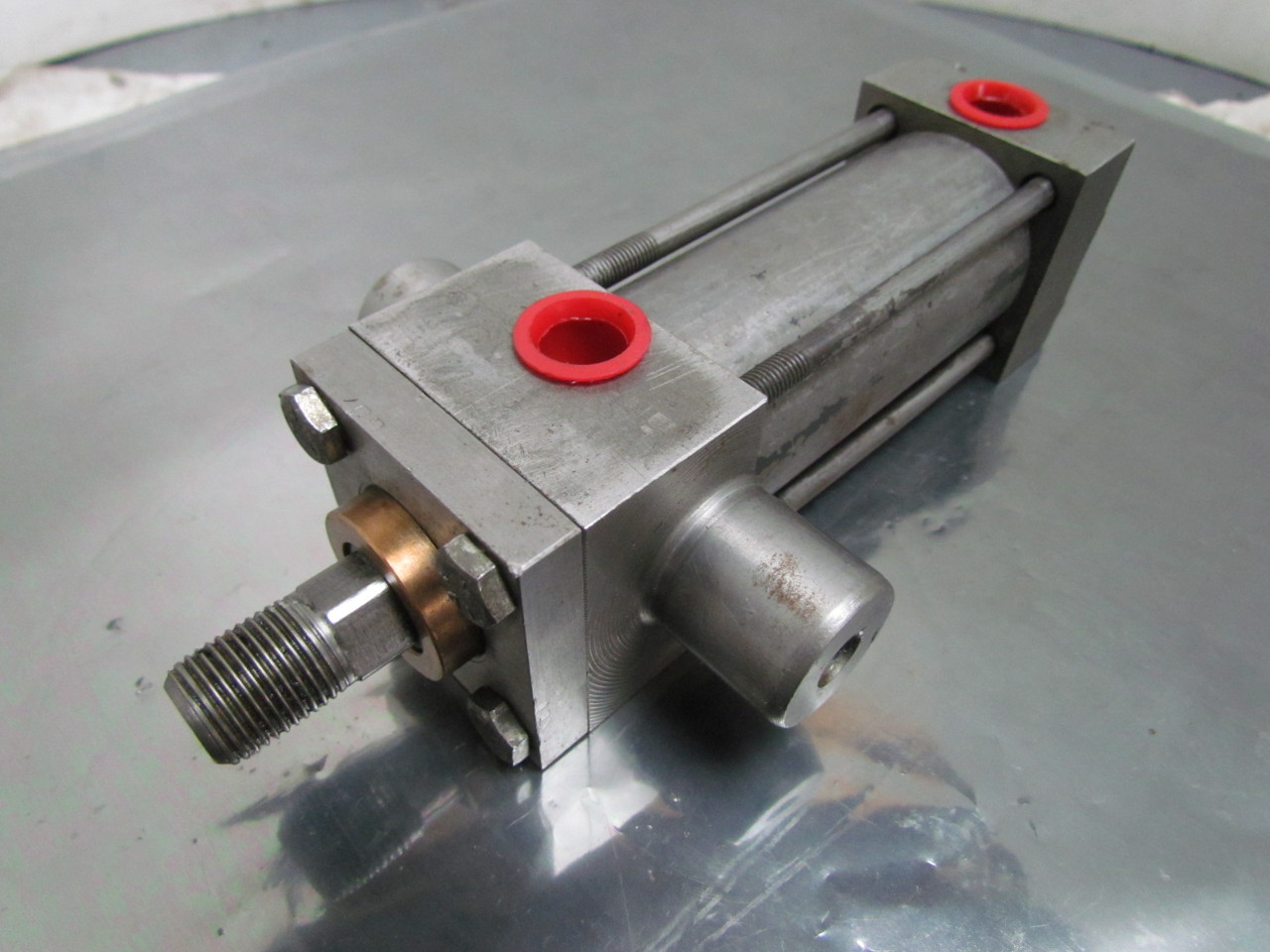 Lynair LH1 1/2E41 Hydraulic Cylinder 11/2" Bore 2" Stroke Trunnion