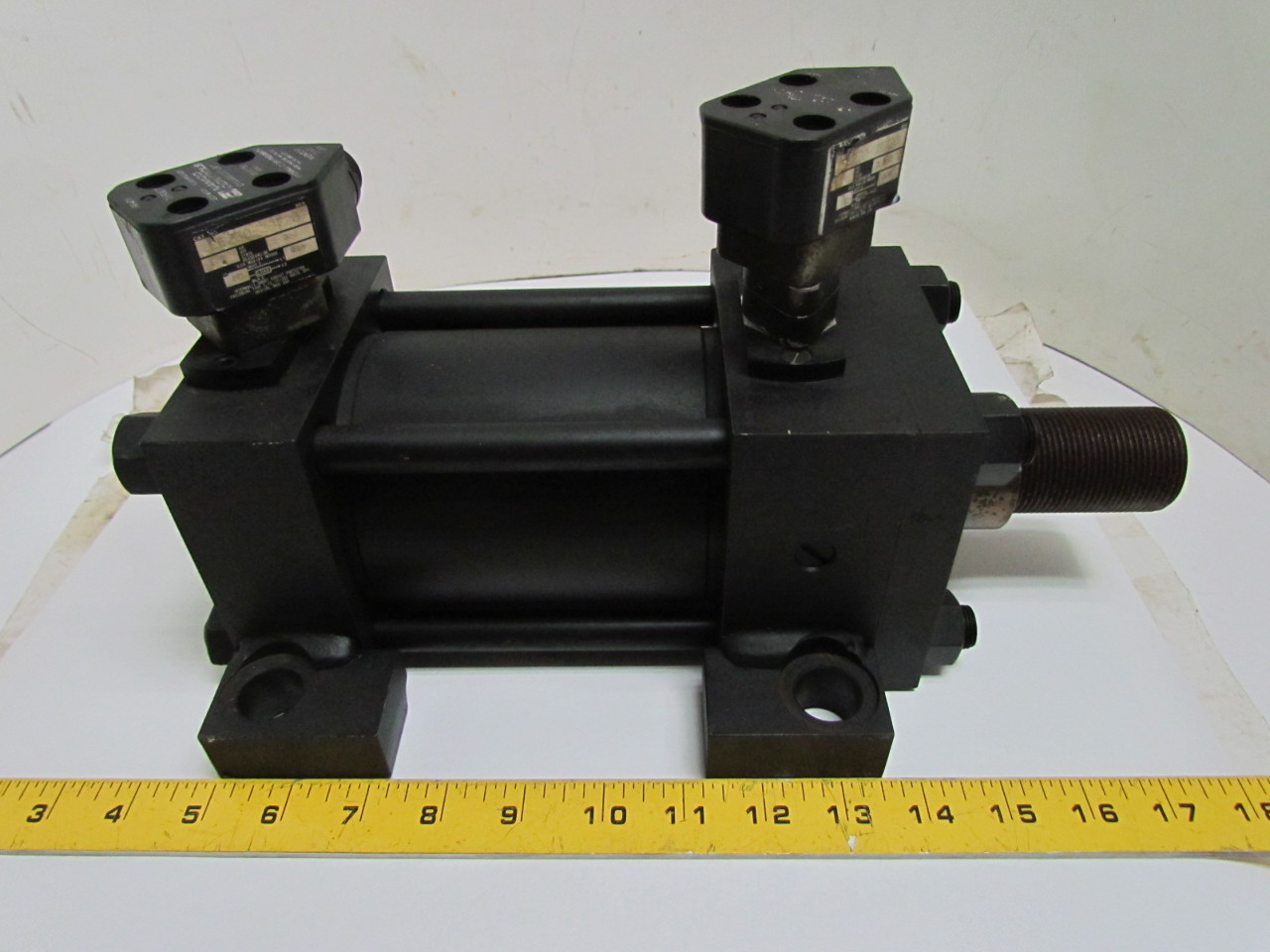 Parker CC2HTS24AC Hydraulic Cylinder 31/4" Bore 3" Stroke Side Lugs w