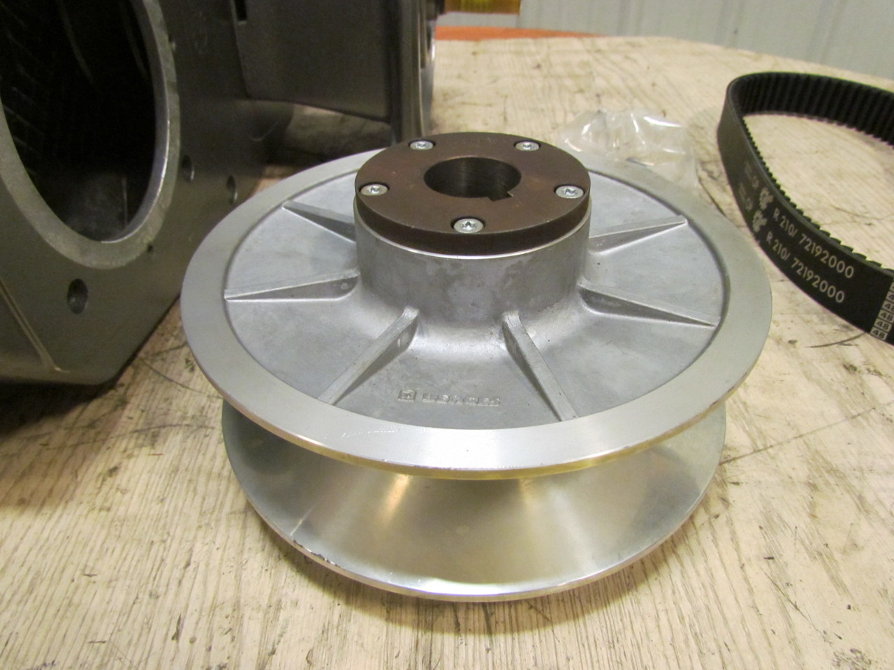 WIR210U Unicase Variable Speed Pulley Housing Ratio 1.00 w/Belt R210