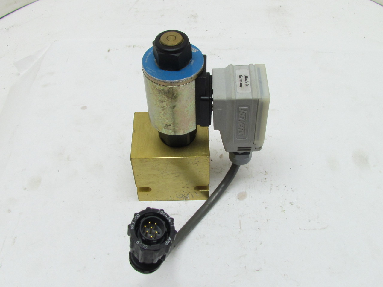 Vickers EPV1012DMU10 23035 Hydraulic Flow Control Valve w/Plug