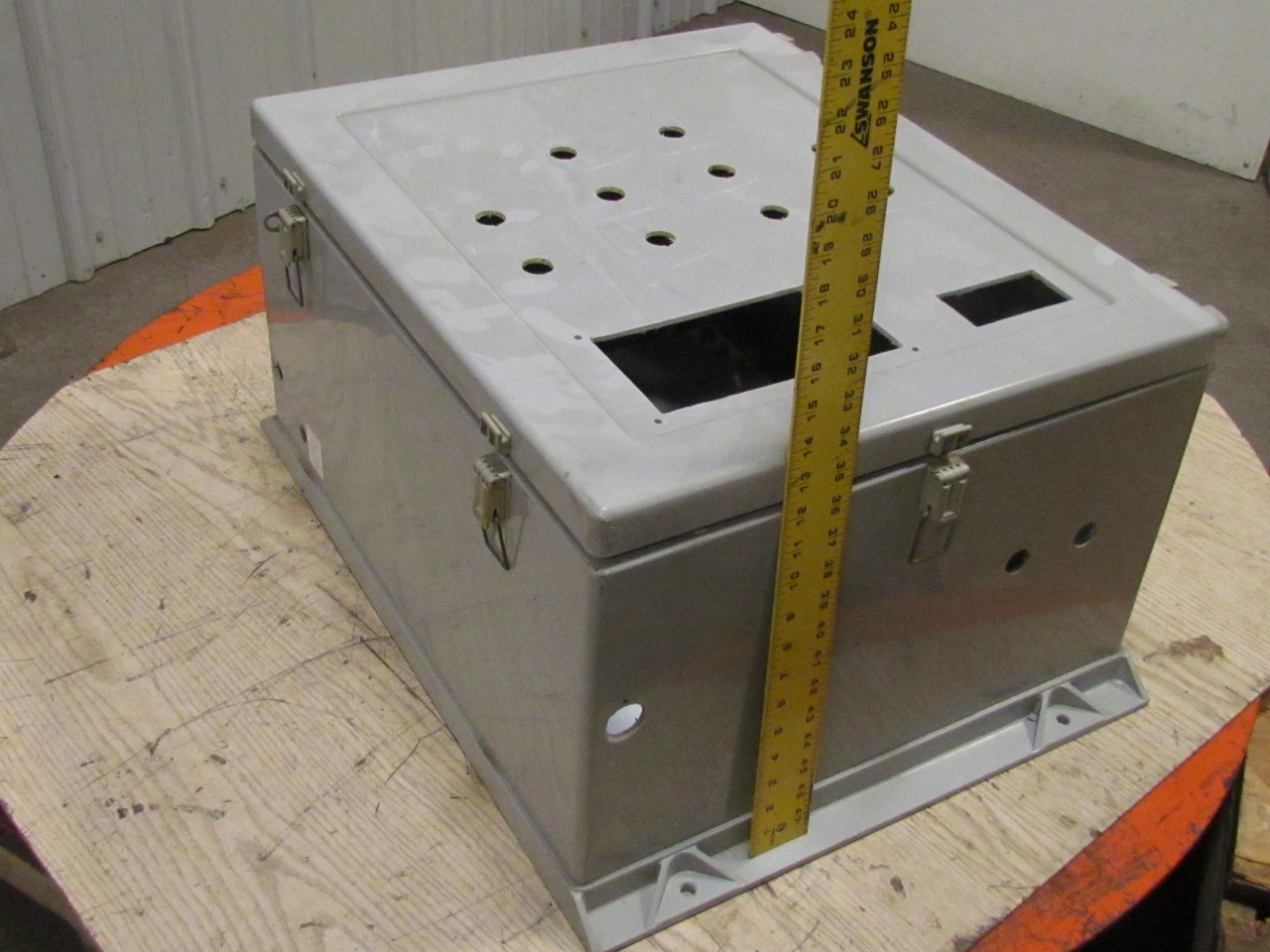 Hoffman Fiberglass Wall Mount Electrical Enclosure Box 24x20x12" w