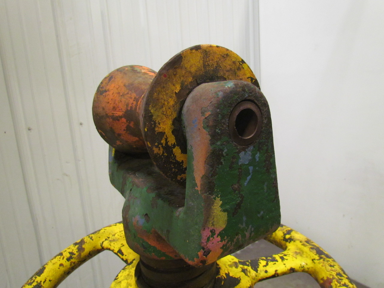 Vintage Industrial Steampunk Cast Iron Screw Jack Round Table Base Hand