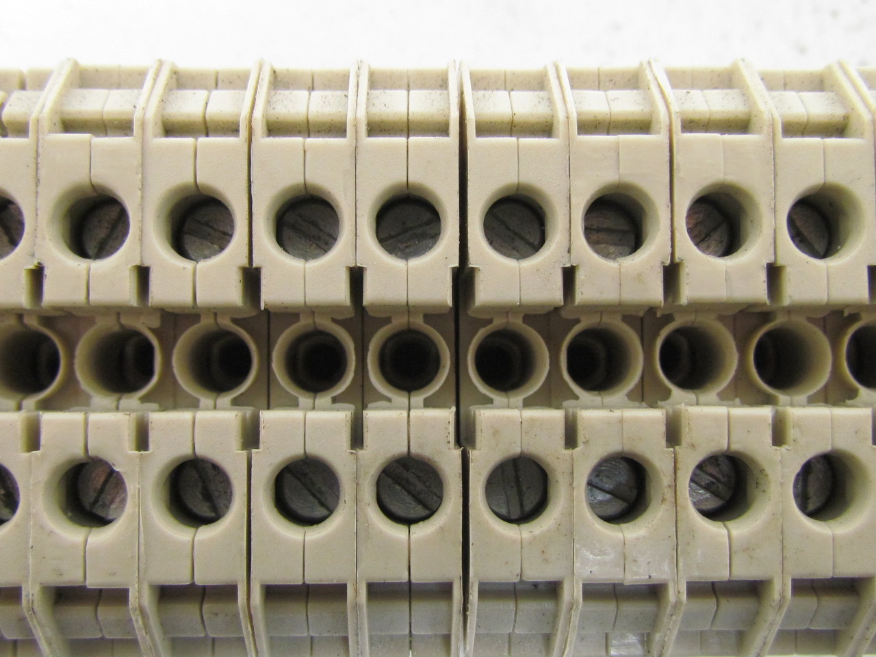 Siemens 8WA1 0111DG11 Terminal Block Strip 35mm DIN Rail 121/2"L 18