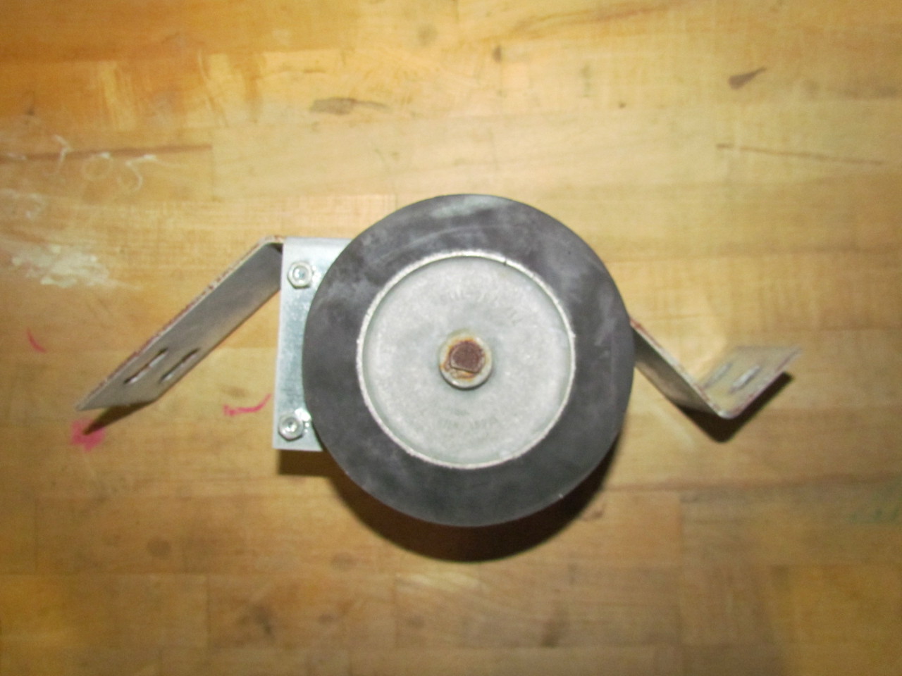 1001011 Deep Lane Pallet Brake For Gravity Conveyor 51/8"Dia Rubber