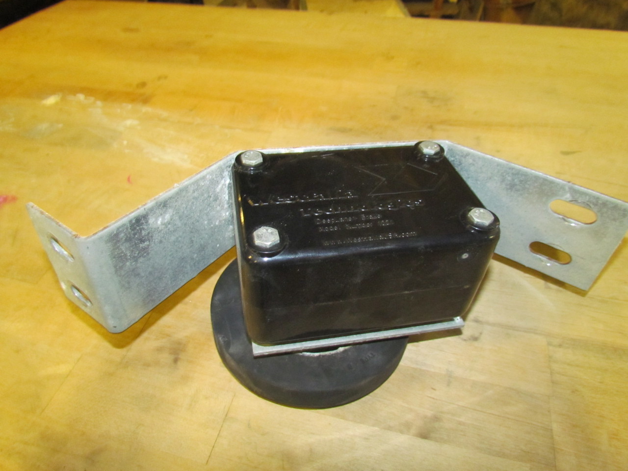 1001011 Deep Lane Pallet Brake For Gravity Conveyor 51/8"Dia Rubber