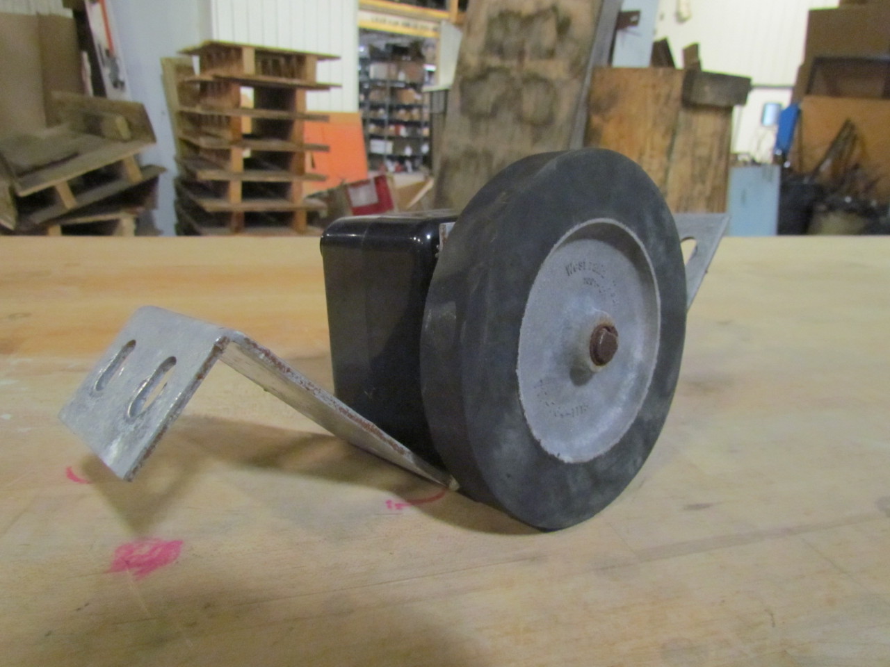 1001011 Deep Lane Pallet Brake For Gravity Conveyor 51/8"Dia Rubber