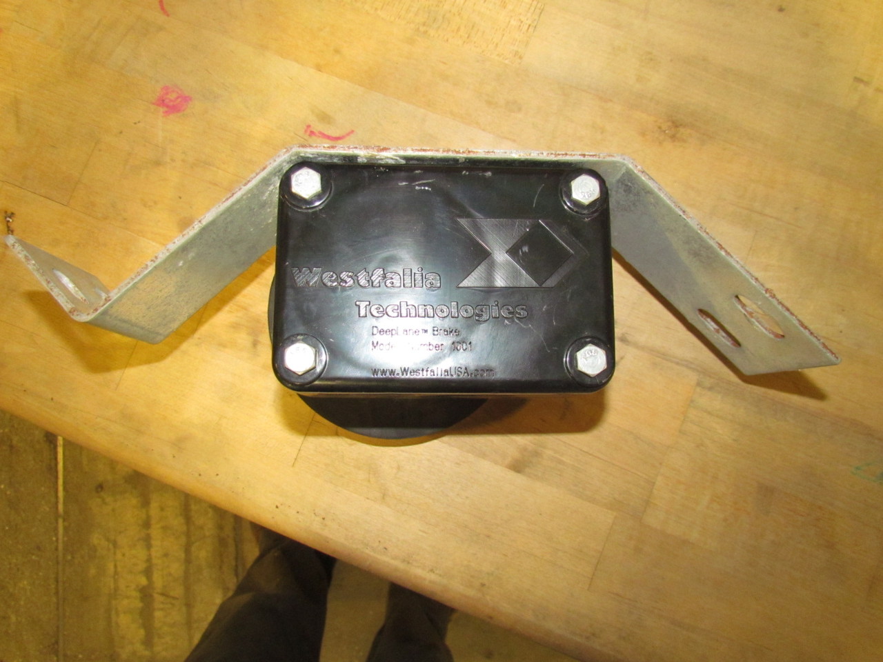 1001011 Deep Lane Pallet Brake For Gravity Conveyor 51/8"Dia Rubber