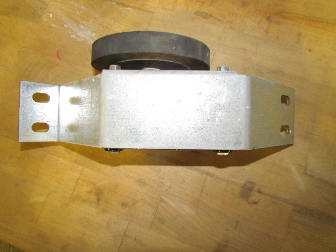 1001011 Deep Lane Pallet Brake For Gravity Conveyor 51/8"Dia Rubber