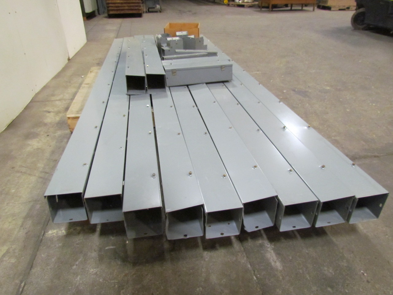 LDB410 Hinged Cover Wireway LayIn Gutter Straight Section 4x4"x10', 9