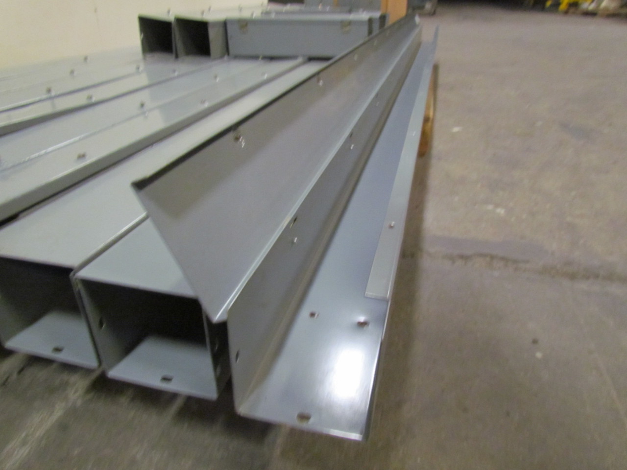 LDB410 Hinged Cover Wireway LayIn Gutter Straight Section 4x4"x10', 9