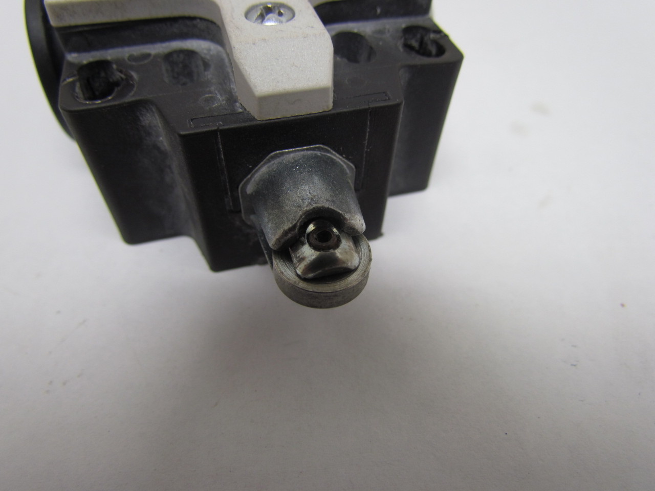 Lovato PG135 KXBS11 Contact Limit Switch Plunger Style eBay