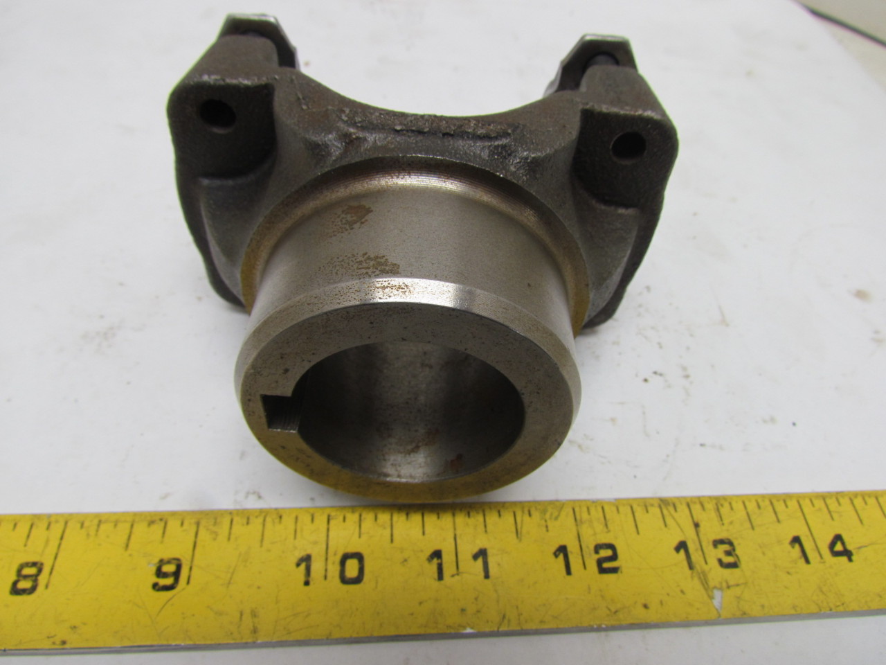 Spicer 1350 Series Straight Round Hole End Yoke 1.5" Bore w/2 Set
