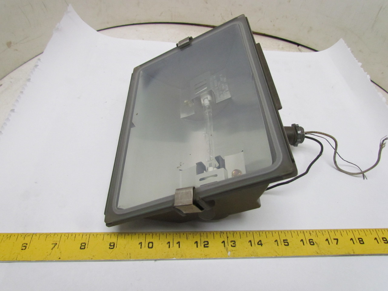 Incandescent Outdoor Wet Location Light Fixture 500 Watt T3 Lamp Flood