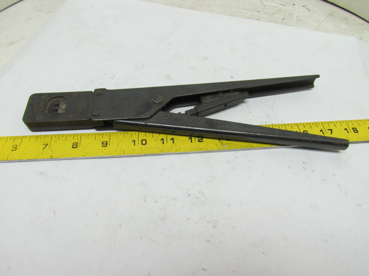 AMP 902022 Hand Crimping Tool Crimper Type F 2420 3026