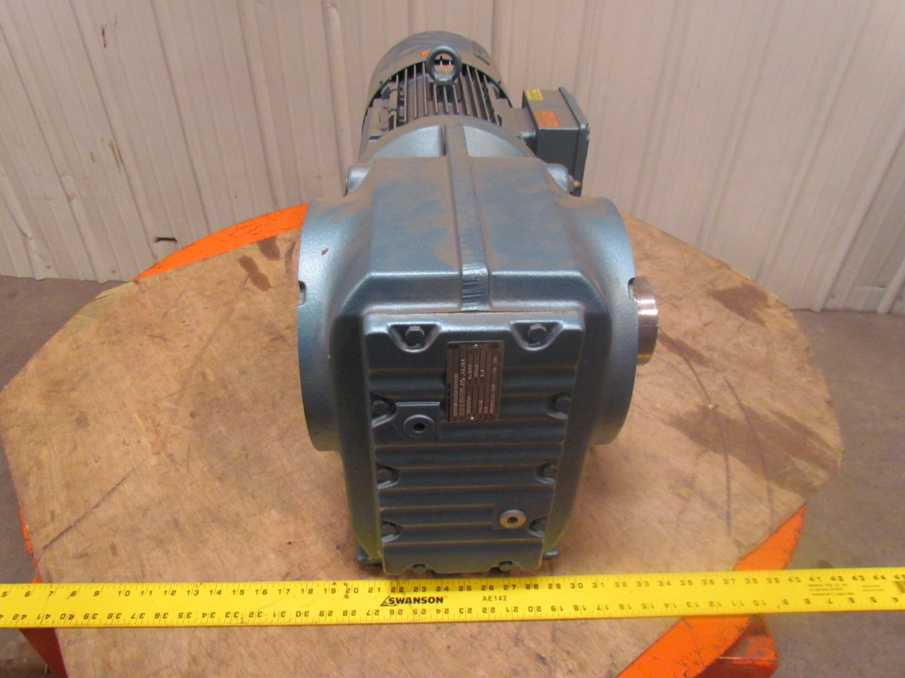 SEWEURODRIVE DFV132M8/4BM15HR Motor Gearbox Speed Reducer 460VAC 140.
