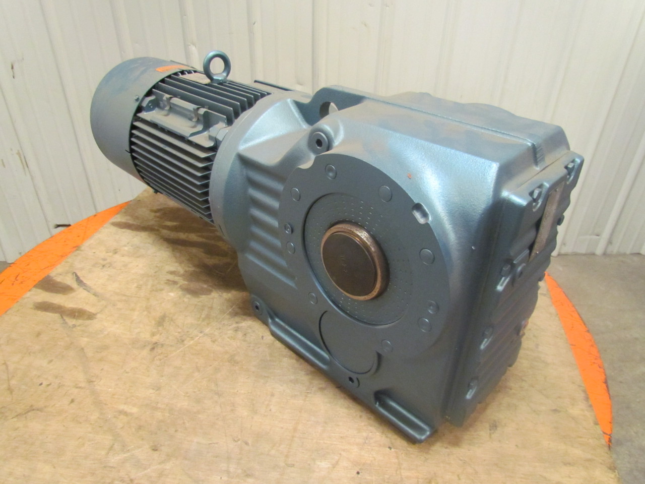 SEWEURODRIVE DFV132M8/4BM15HR Motor Gearbox Speed Reducer 460VAC 140.