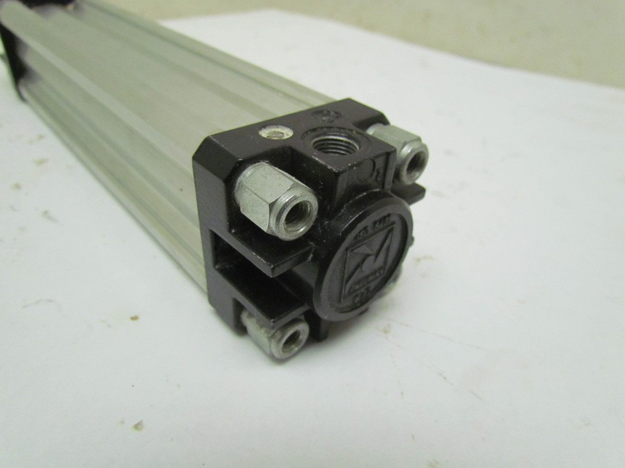 Pneumax Pneumatic Air Cylinder 32mm Bore 125mm Stroke Piston