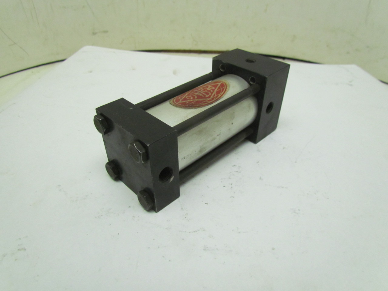 Destaco Pneumatic Air Clamping Cylinder 11/2" Bore 23/8" Stroke