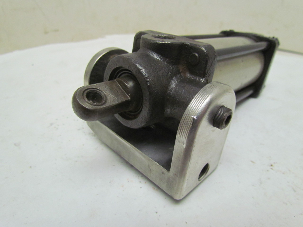 Destaco 830 Pneumatic Air Clamping Cylinder Straight Line Clamp 830 Series