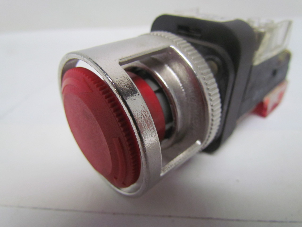 Allen Bradley 800HFRXT A5 rojo de parada de emergencia PushPull