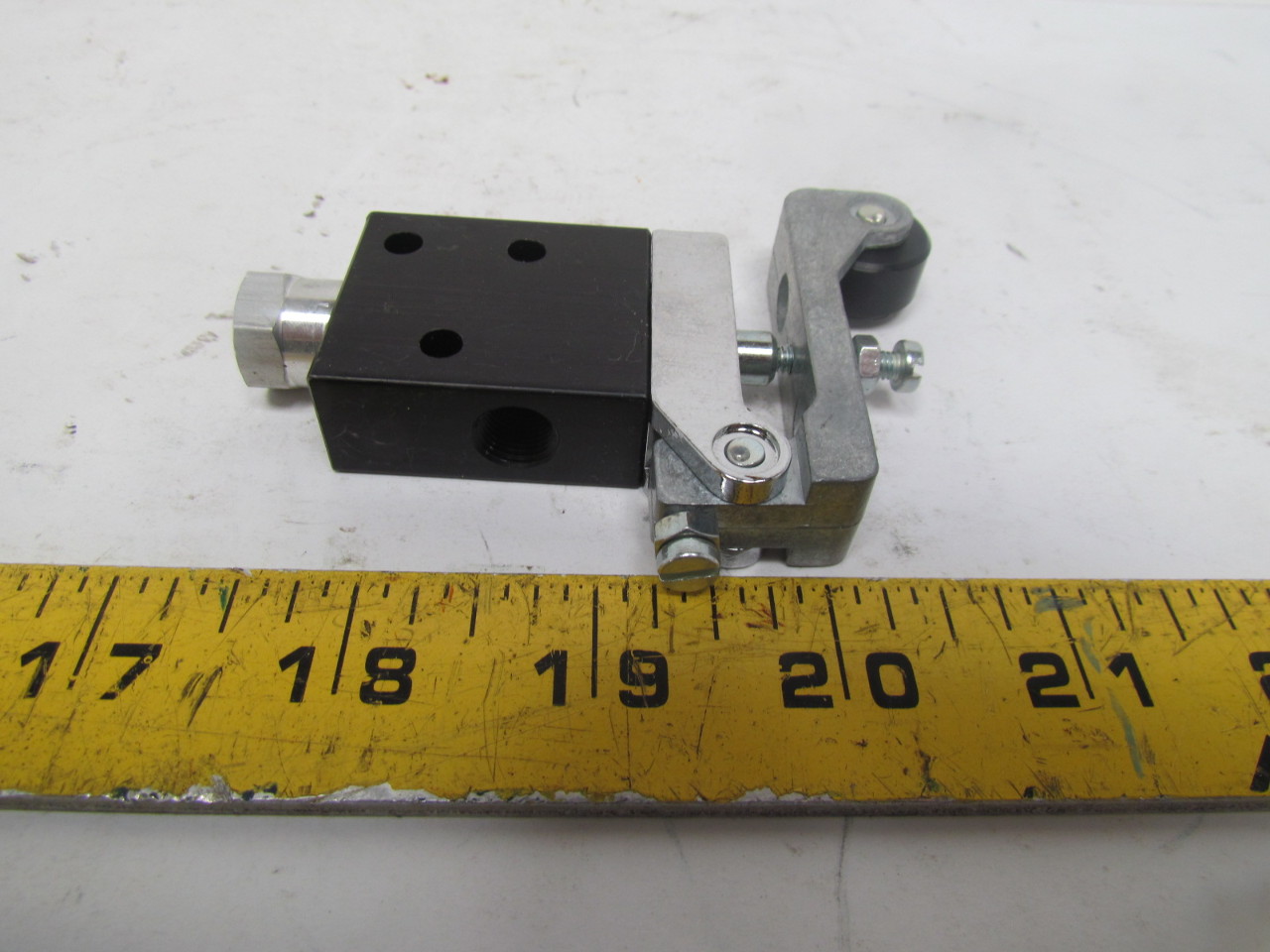 404211000 pneumatic roller limit switch air valve 1 8 quot npt ports 3 way ebay 404211000 pneumatic roller limit switch air valve 1 8 quot npt ports 3 way ebay