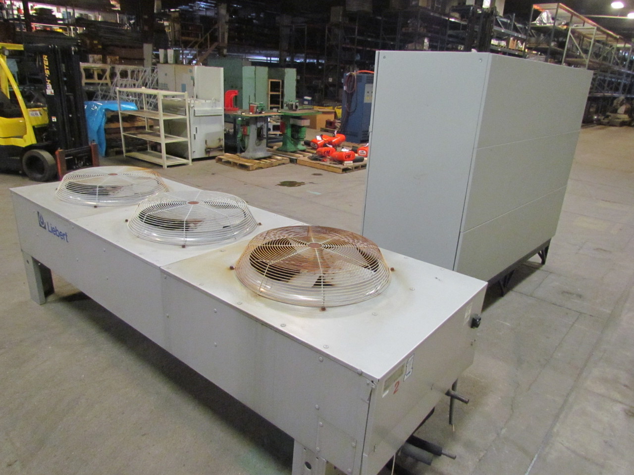 Liebert DH245AUAGEI Deluxe System 3 Chilled Water HVAC Chiller W/3 Fan