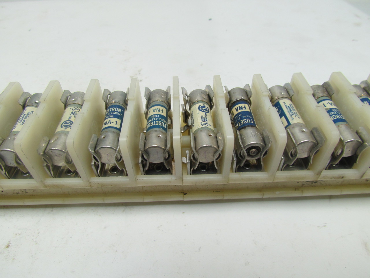AllenBradley Bul 1492CE 42 Fuse Holder Blocks 33 Fuses on DIN Rail 10A