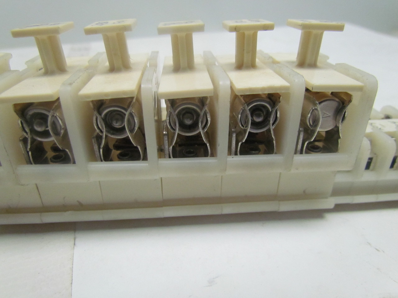 AllenBradley 1492 CE & F 42 Terminal Blocks 5 Fuse Holders Block On