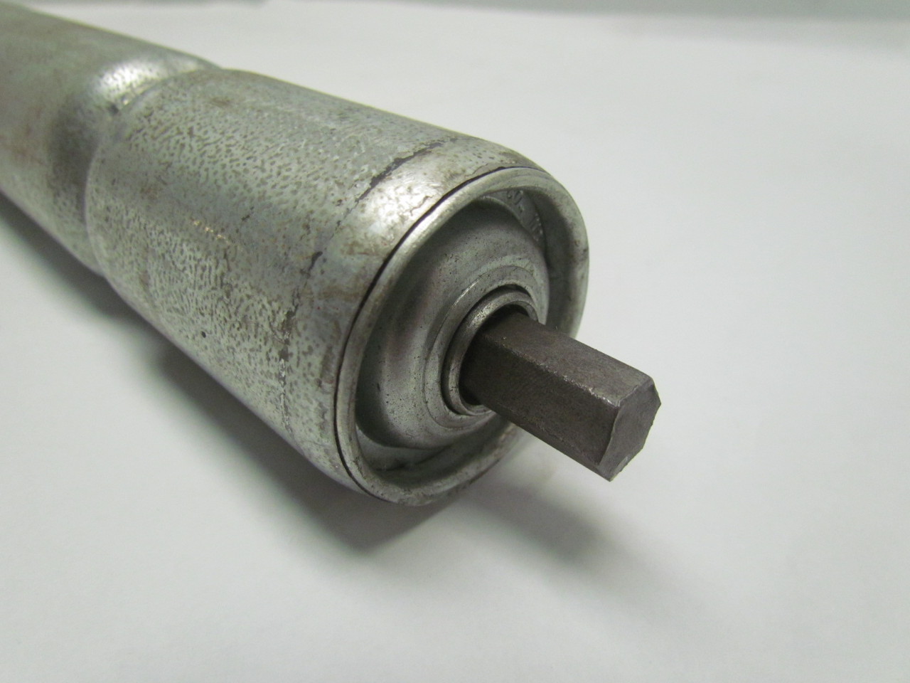 1.9 Dia Galvanized Gravity Conveyor Roller 1 Groove 22" Frame 7/16 Hex