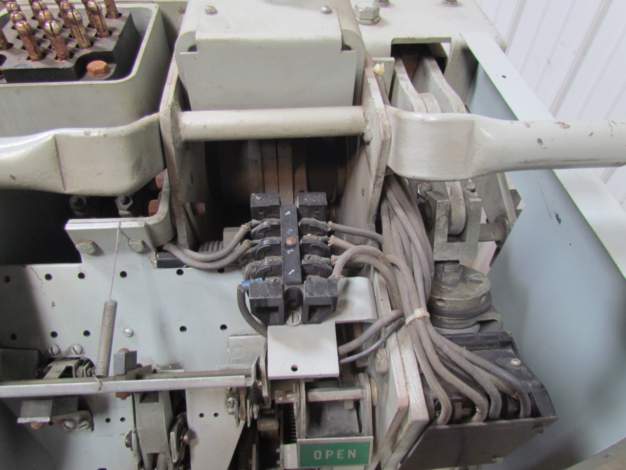 General Electric AM2.4/4.16150/2503 Magne Blast Circuit Breaker