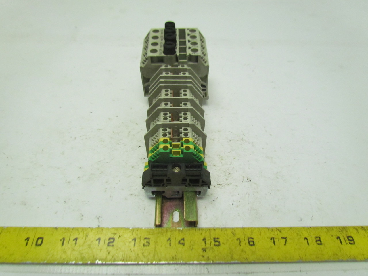 Wieland WK2.5/U 22 Terminal Blocks W/2 End Caps On 11/4Wide DIN Rail 8