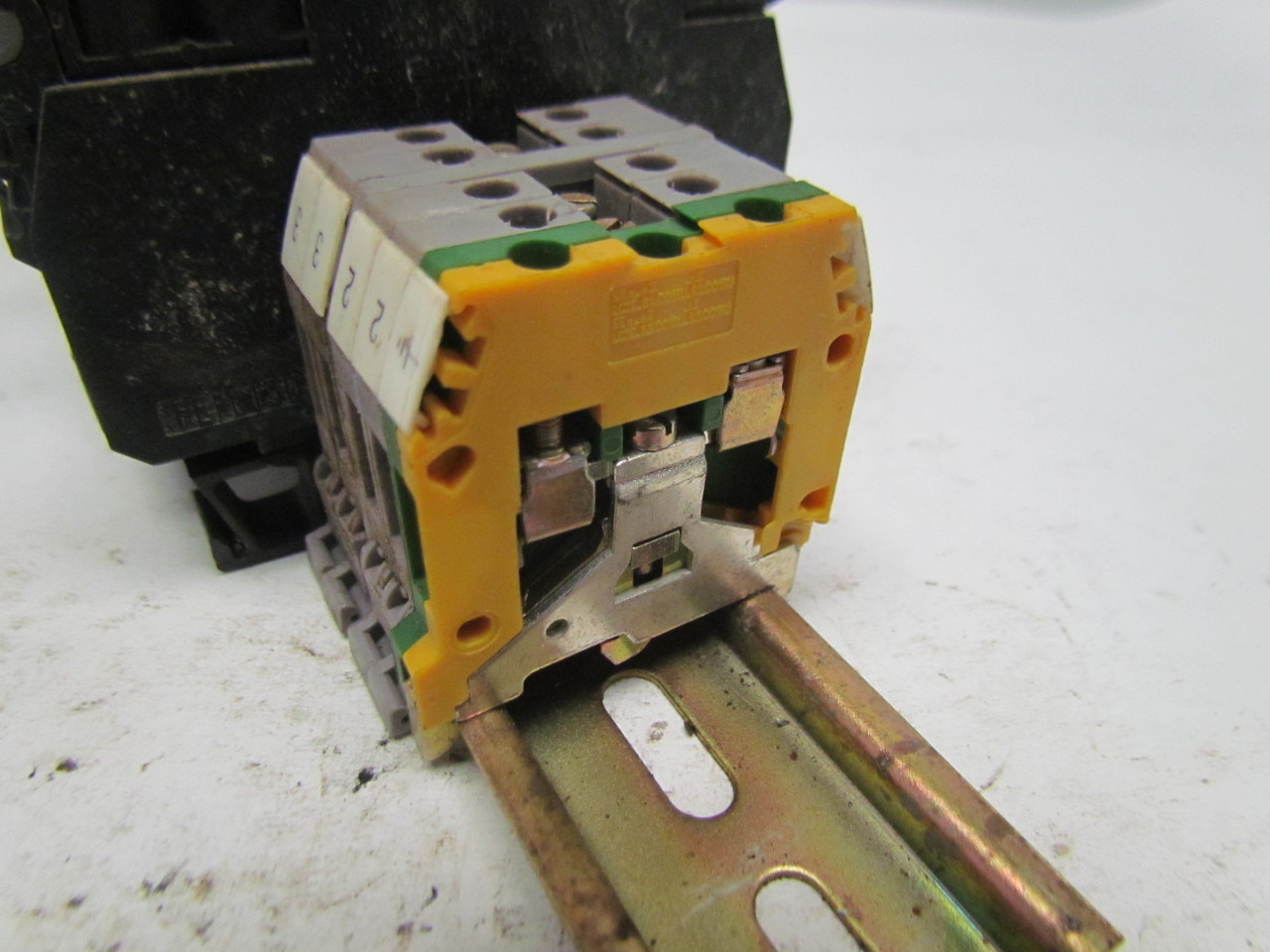 Entrelec M/6D 27 Terminal Blocks On 13/8 Wide DIN Rail 103/4" Long eBay