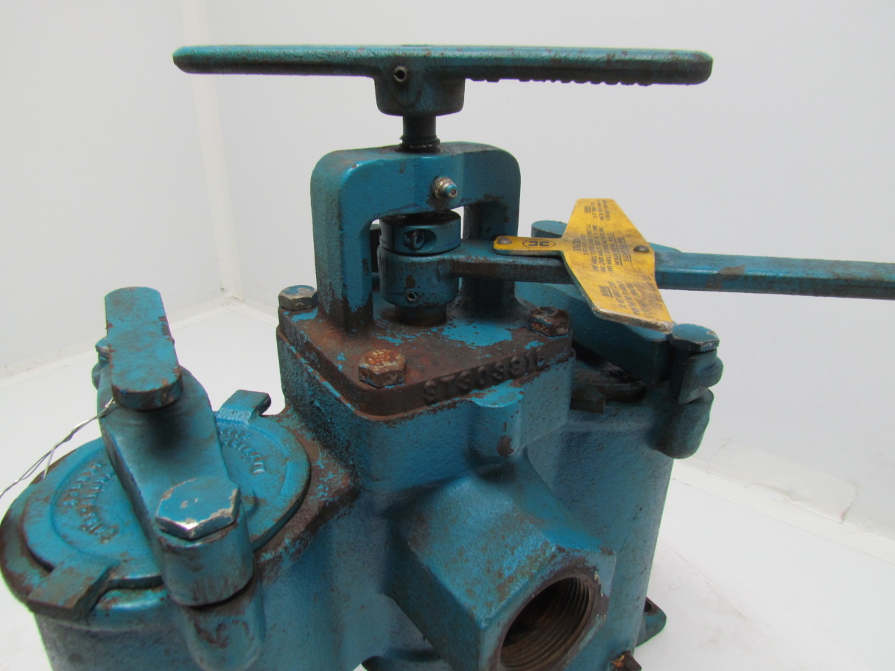 Hayward / Eaton No. 51 Duplex Strainer Cast Iron 11/2" NPT 200 PSI