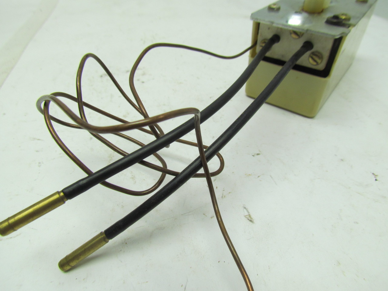 Honeywell LP916B1074 1 Pneumatic Remote Bulb Thermostat Direct Heating eBay