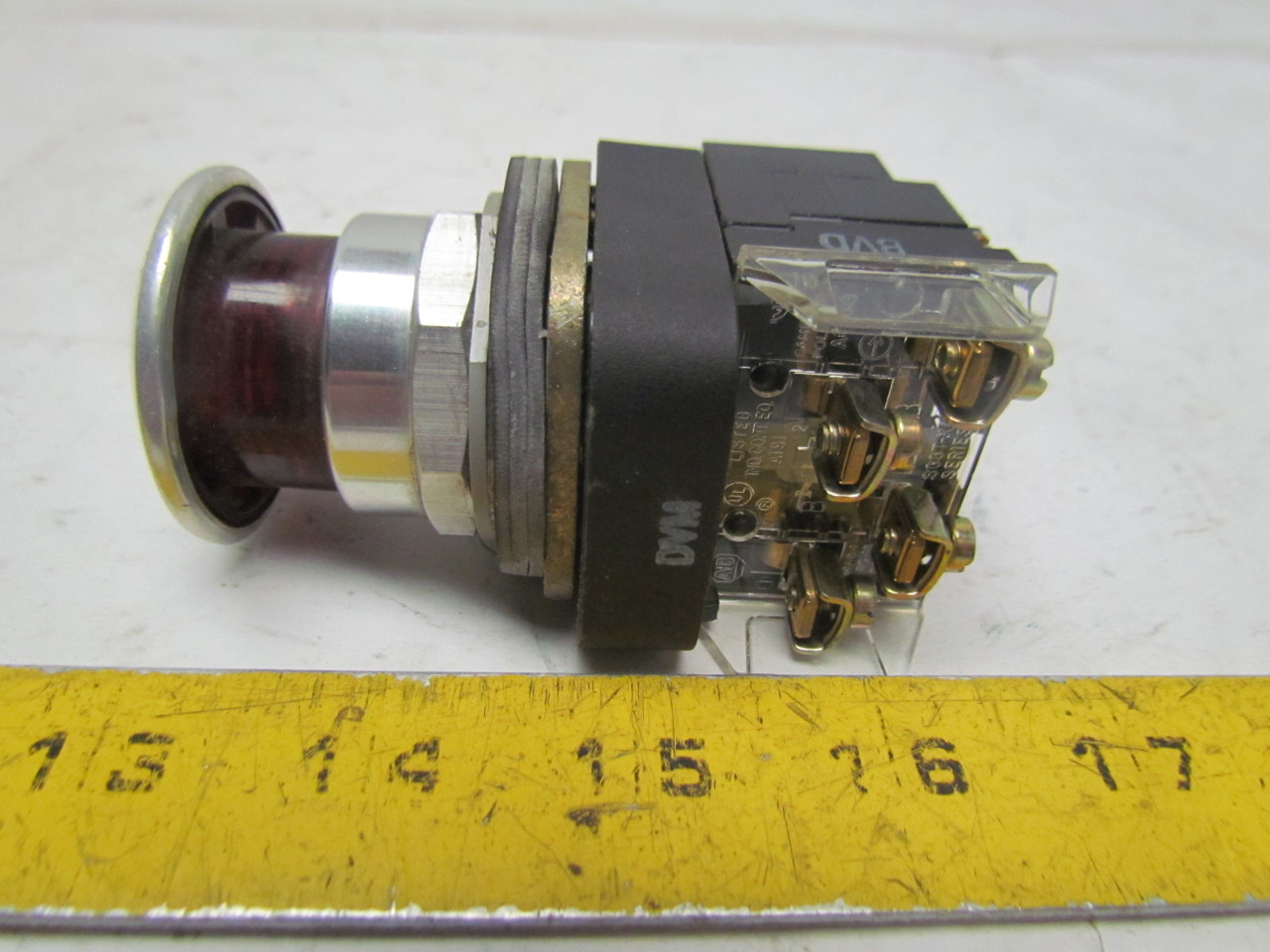 Square D 8OOTFXNP16A7 Red Illuminated Pushbutton 120V Momentary Switch