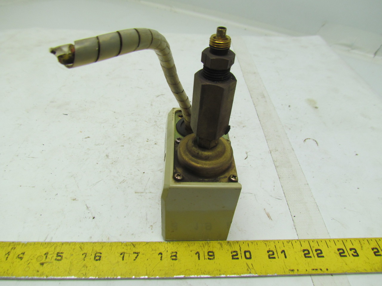 Saginomiya SNSC110 Pressure Switch Auto Reset 250VAC 12Amp Range 1001000 KPA