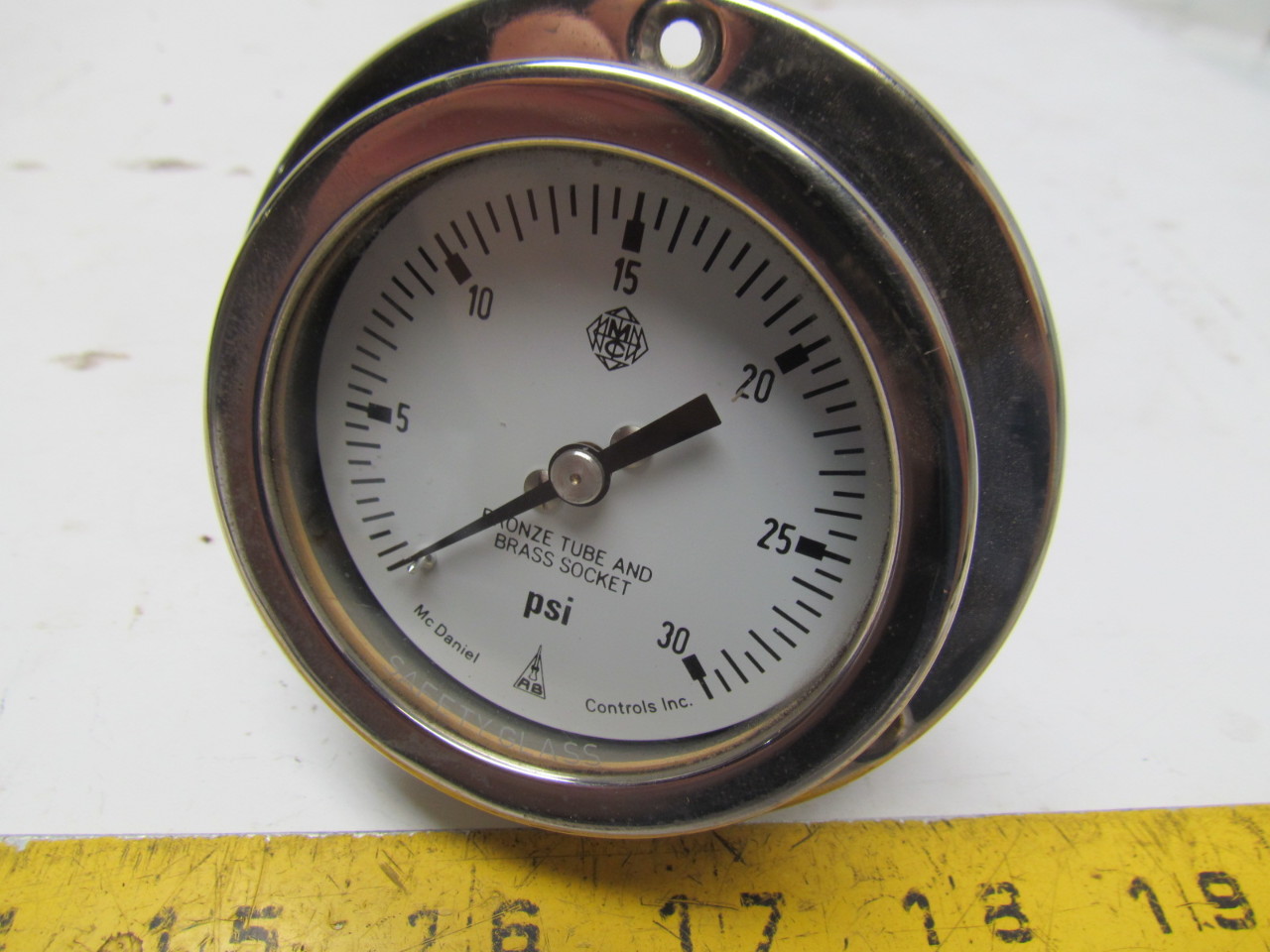 Mc Daniel Pressure Gauge 030psi 1/4"npt Back Mount Bronze Tube Brass
