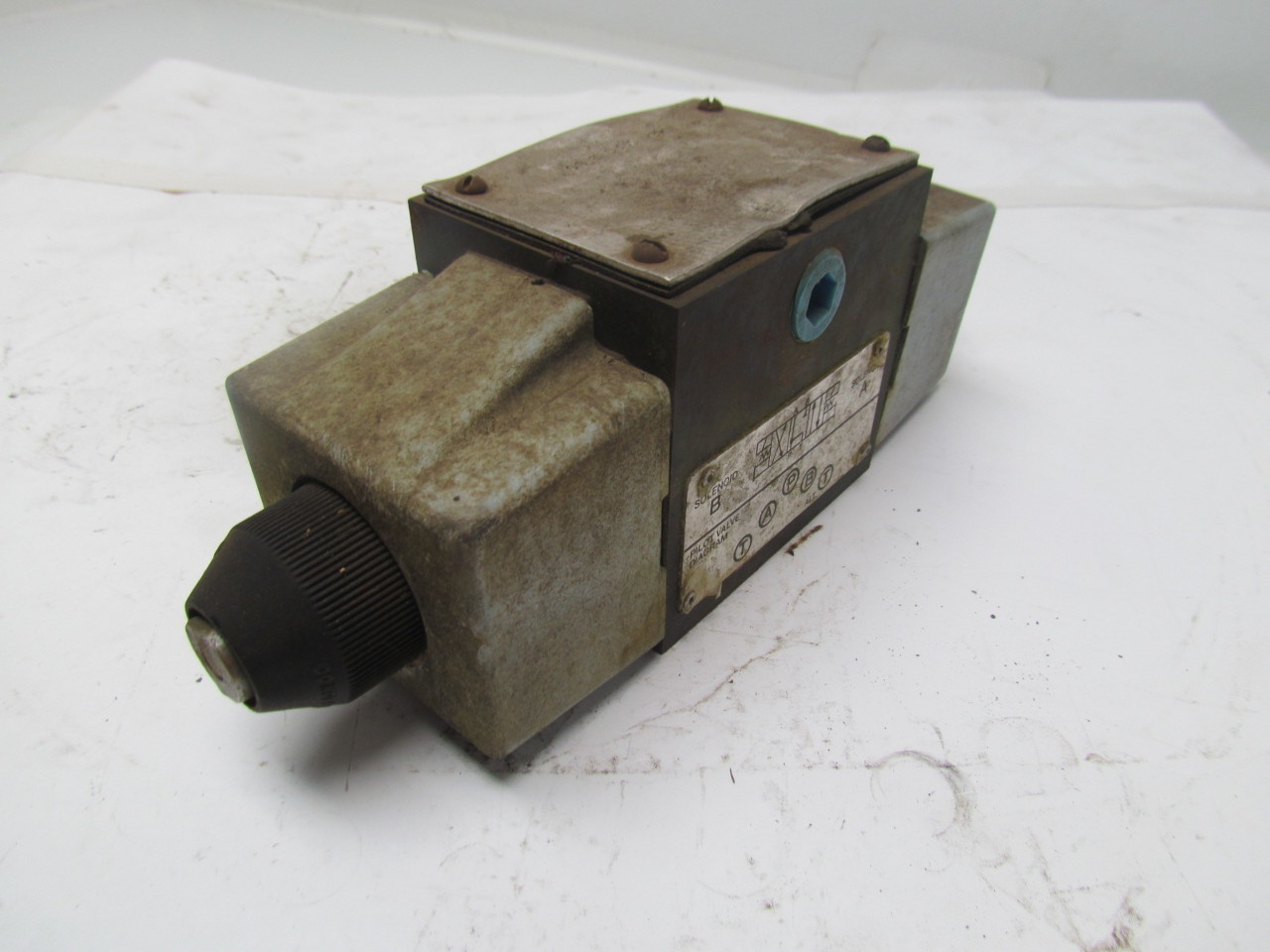 Eaton Vickers DG4S4011CB60 Directional Solenoid Control Valve