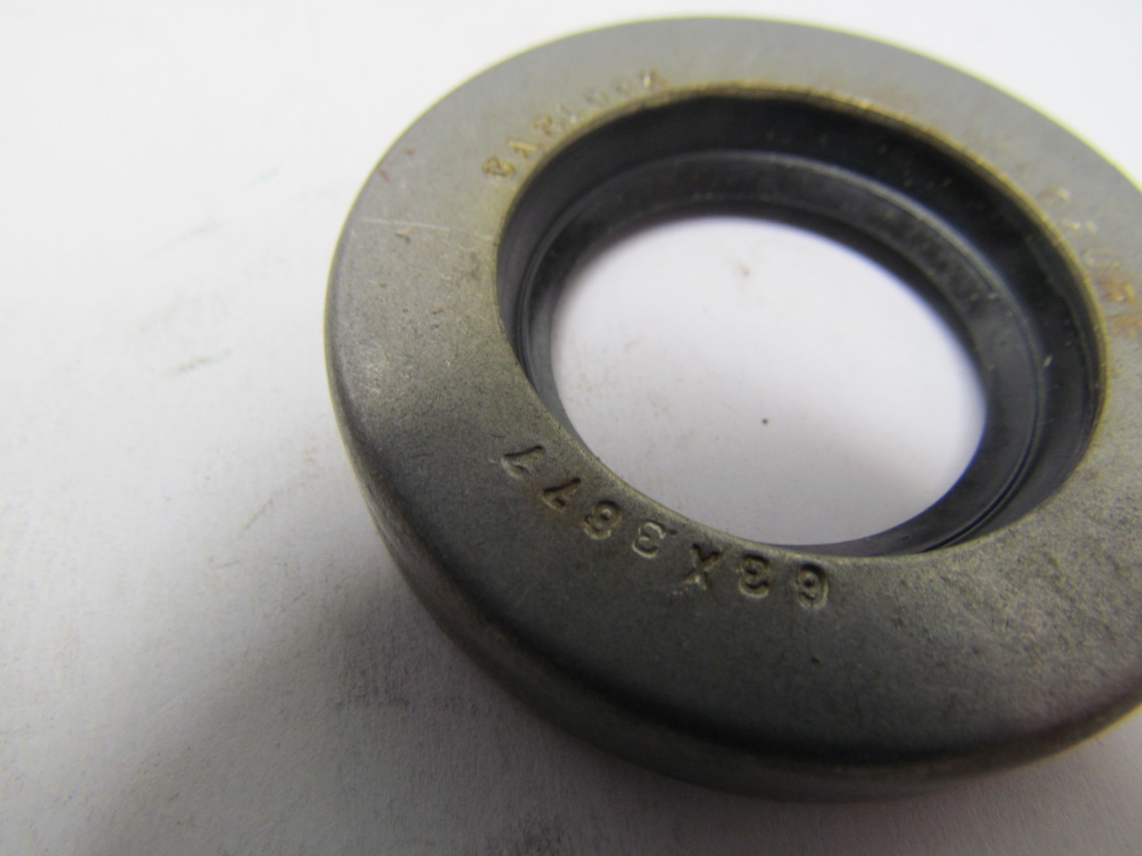 Garlock 633877 Radial Shaft Oil Seal 1.187"ID 2.048"OD 0.375"Width eBay