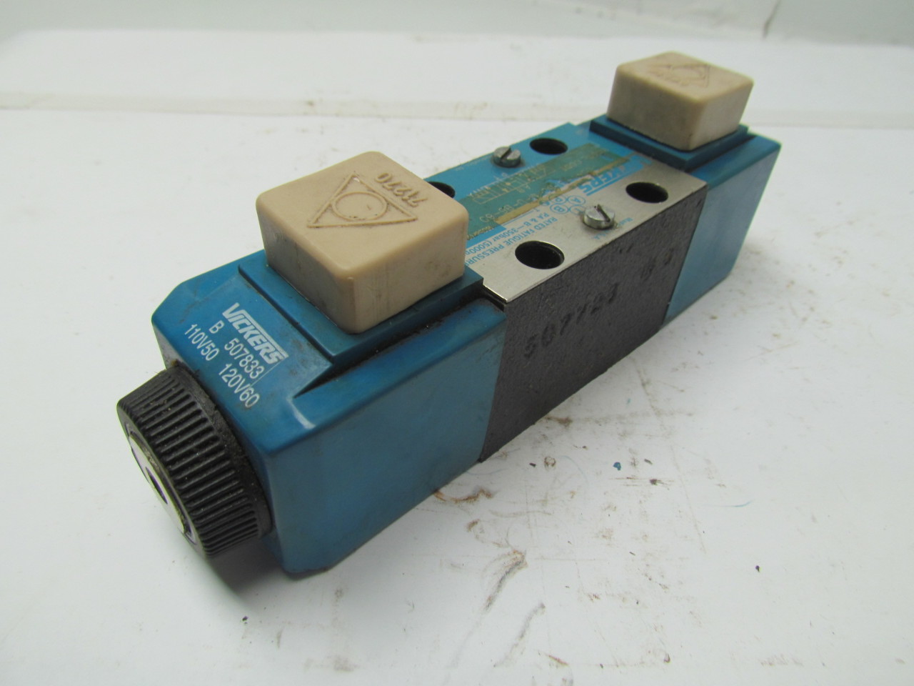 Vickers DG4V36CMUB660 120V Reversible Hydraulic Directional