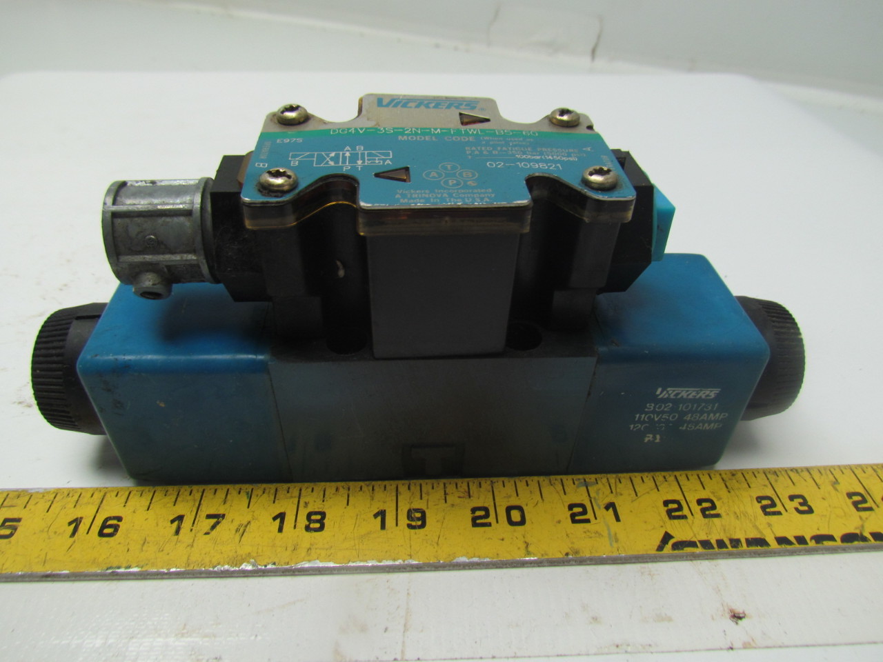 Vickers DG4V-3S-2N-M-FTWL-B5-60 120V Reversible Hydraulic Control Valve Size D03