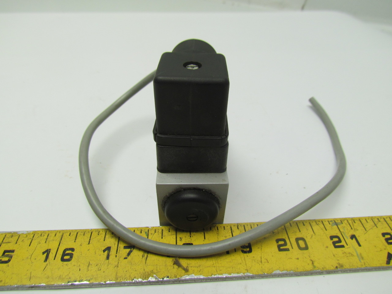 Festo 10773 PEV1/4B Pneumatic Pressure Switch 5A 250VAC Max eBay