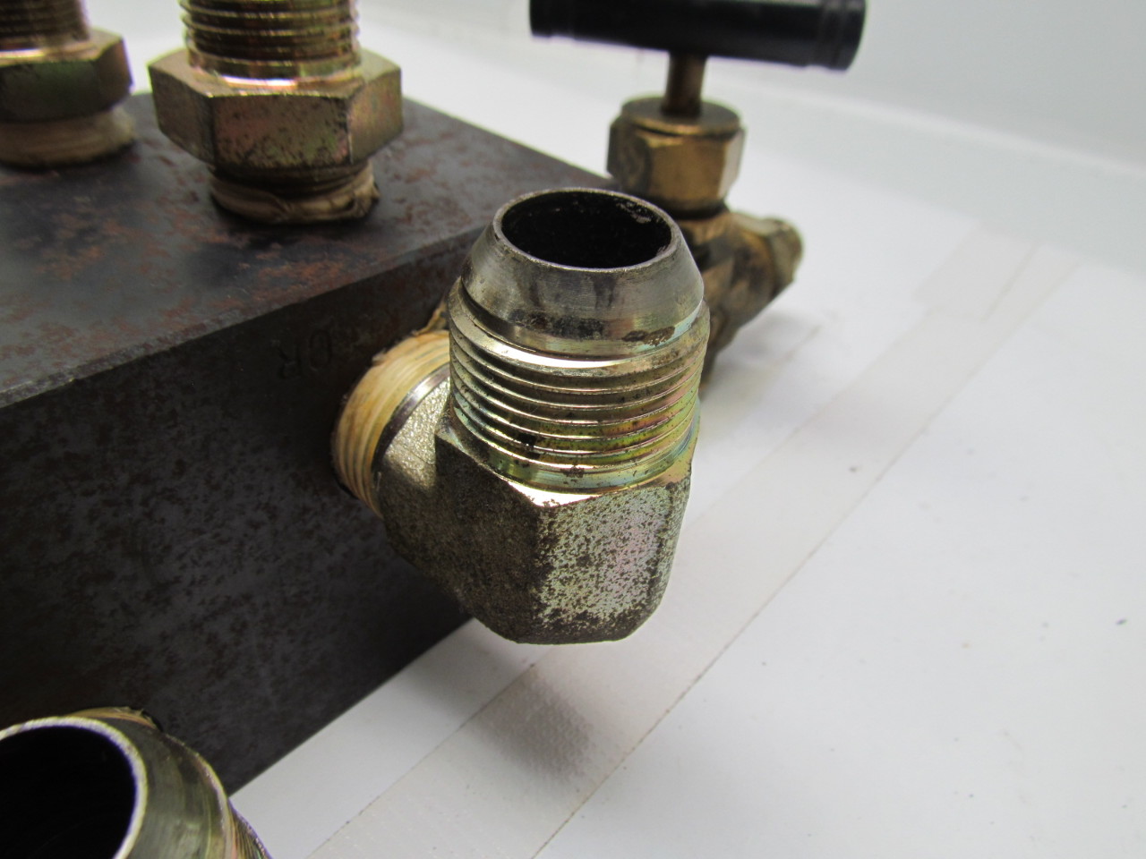 Hyundai HIT15S Hydraulic Manifold Distribution Block W/Fittings eBay