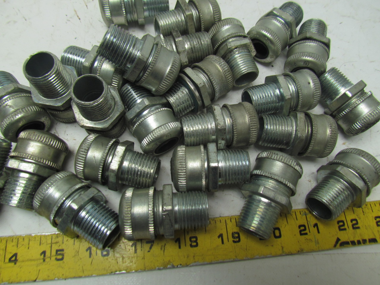 Crouse-Hinds CGB194 Flexible Cord Connector 0.380-0.500/" Range 1//2/"Hub Lot of 20
