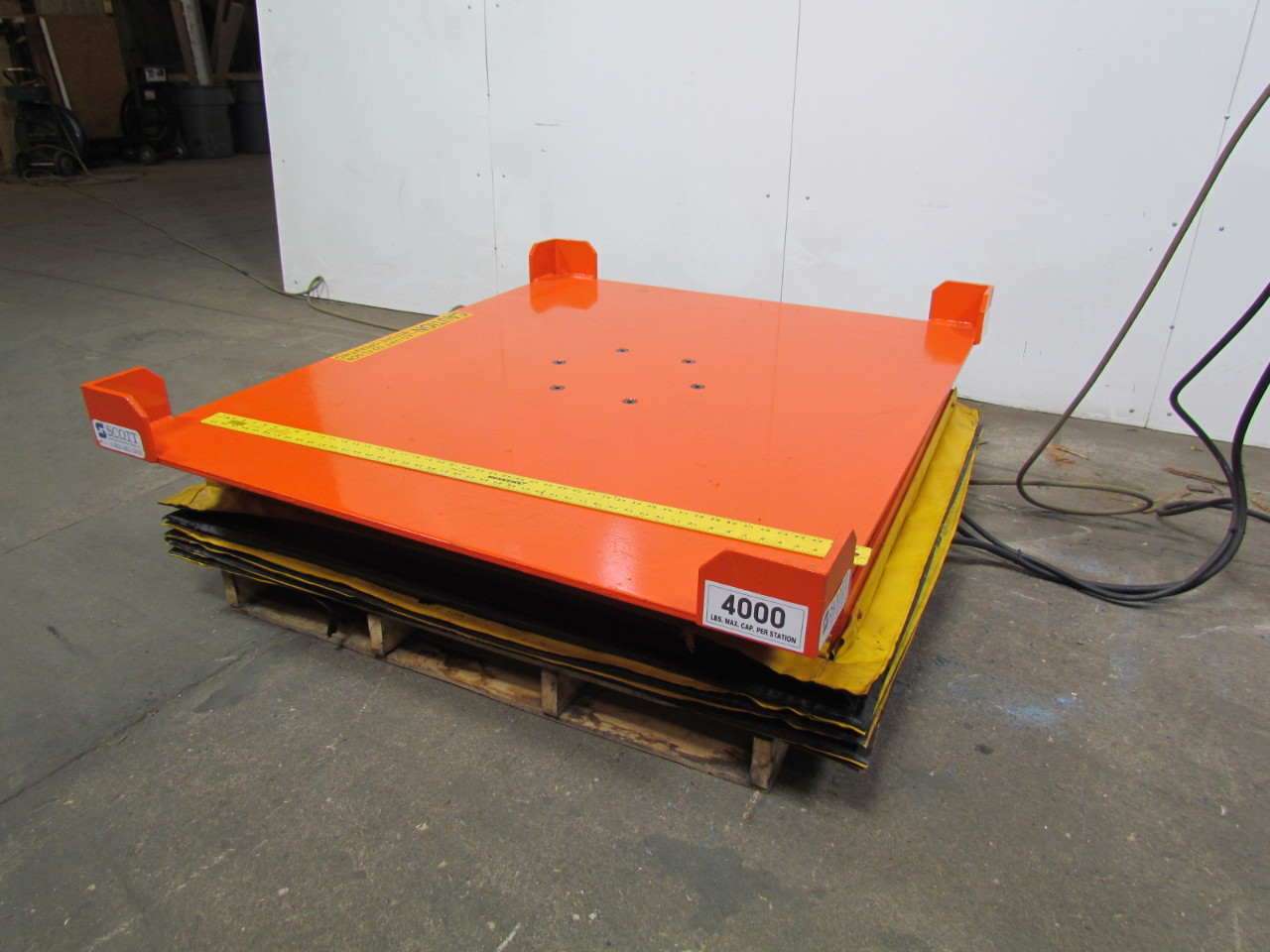 Scott Air Pneumatic Scissor Lift Table 4000lb 2 Ton Cap 60x50" Swivel