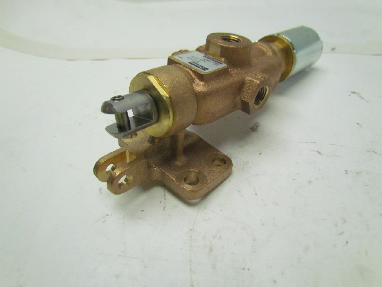 Parker M06224640 4way spring return foot operated manual air valve 1/4